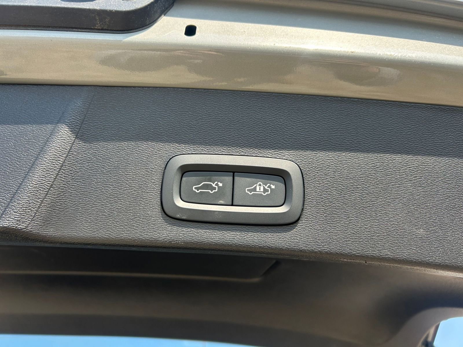 Thumbnail: 2024 Volvo XC40 - 24