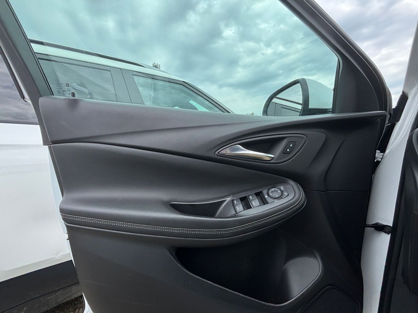 Thumbnail: 2025 Buick Encore GX - 18