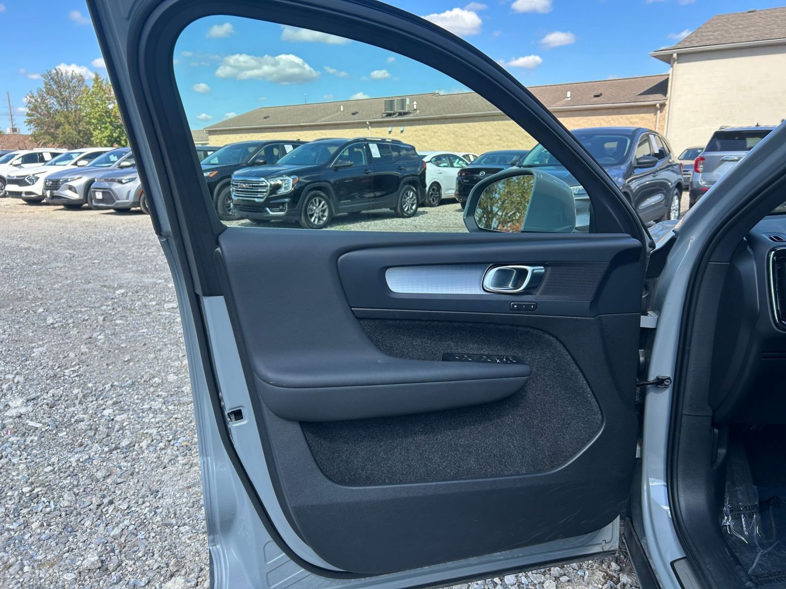 Thumbnail: 2024 Volvo XC40 - 18