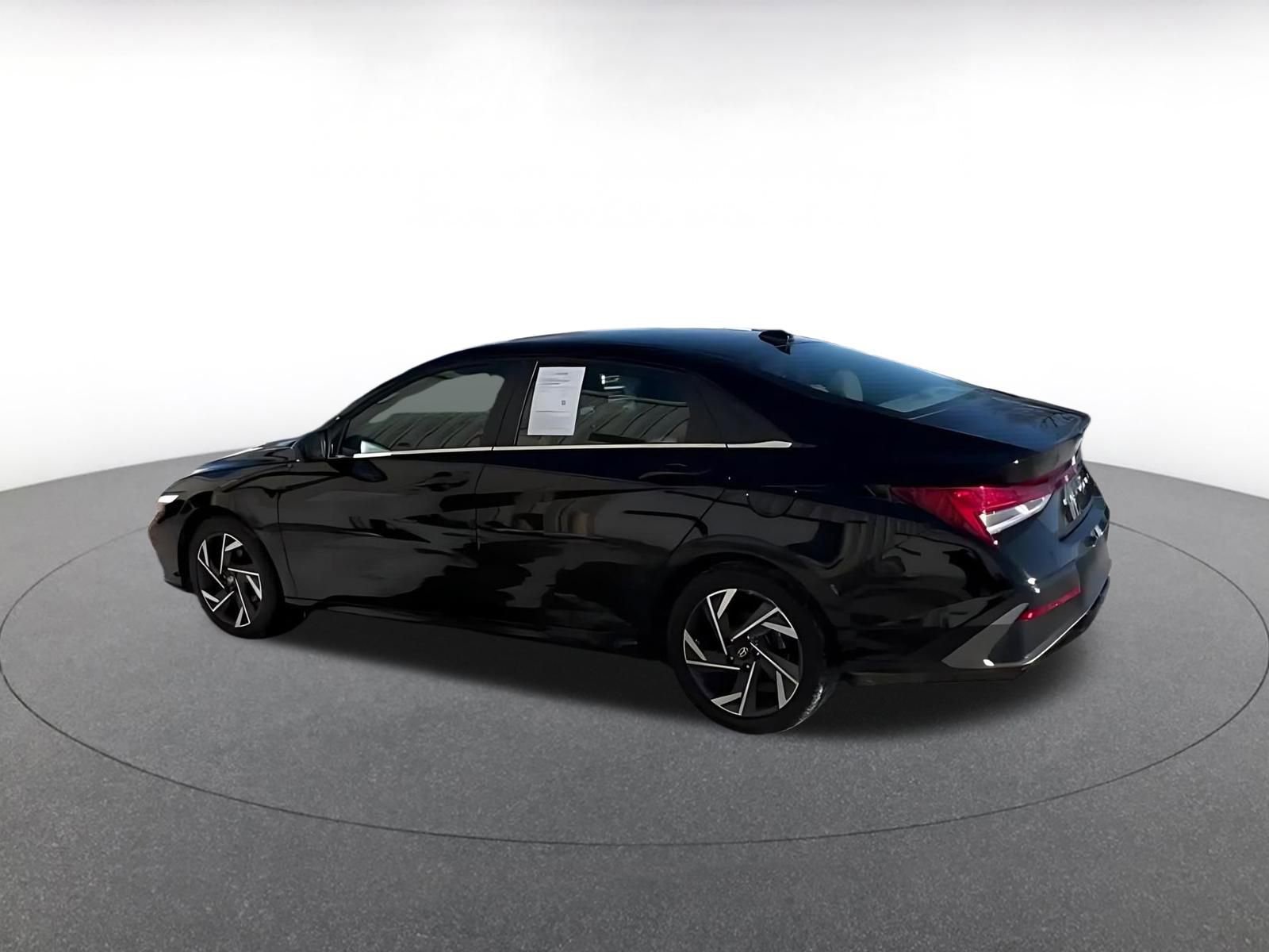 Thumbnail: 2025 Hyundai Elantra - 10