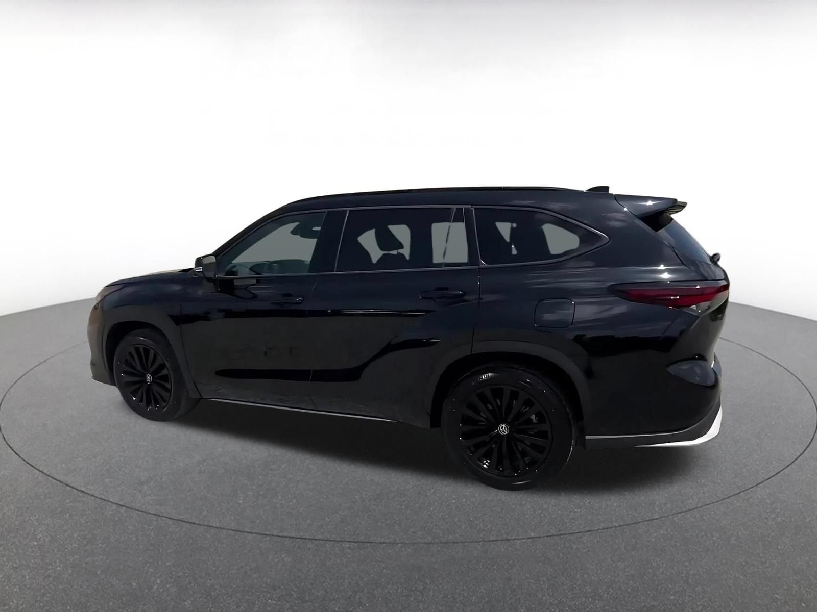 Thumbnail: 2025 Toyota Highlander - 10