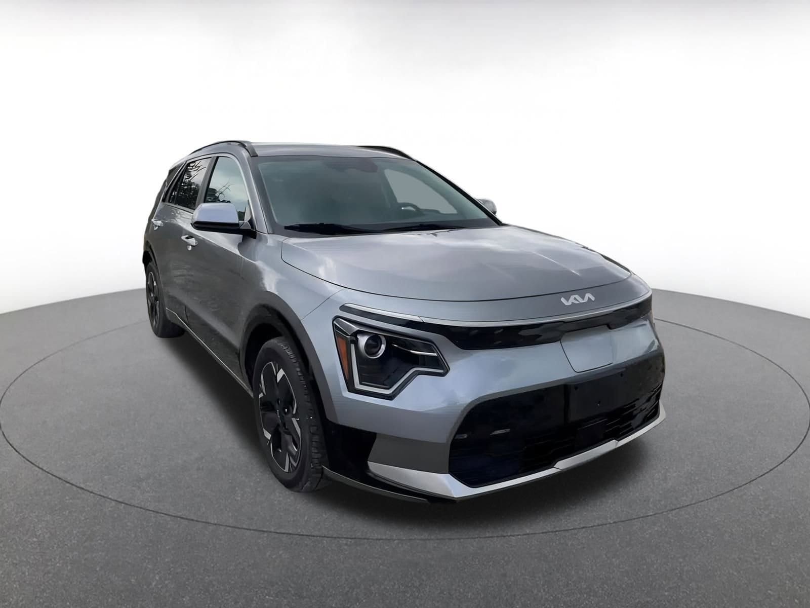 Thumbnail: 2023 Kia Niro - 3