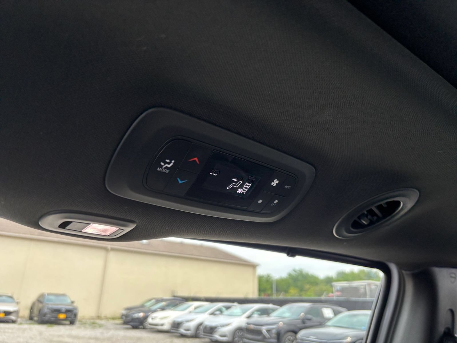 Thumbnail: 2025 Chrysler Pacifica - 25