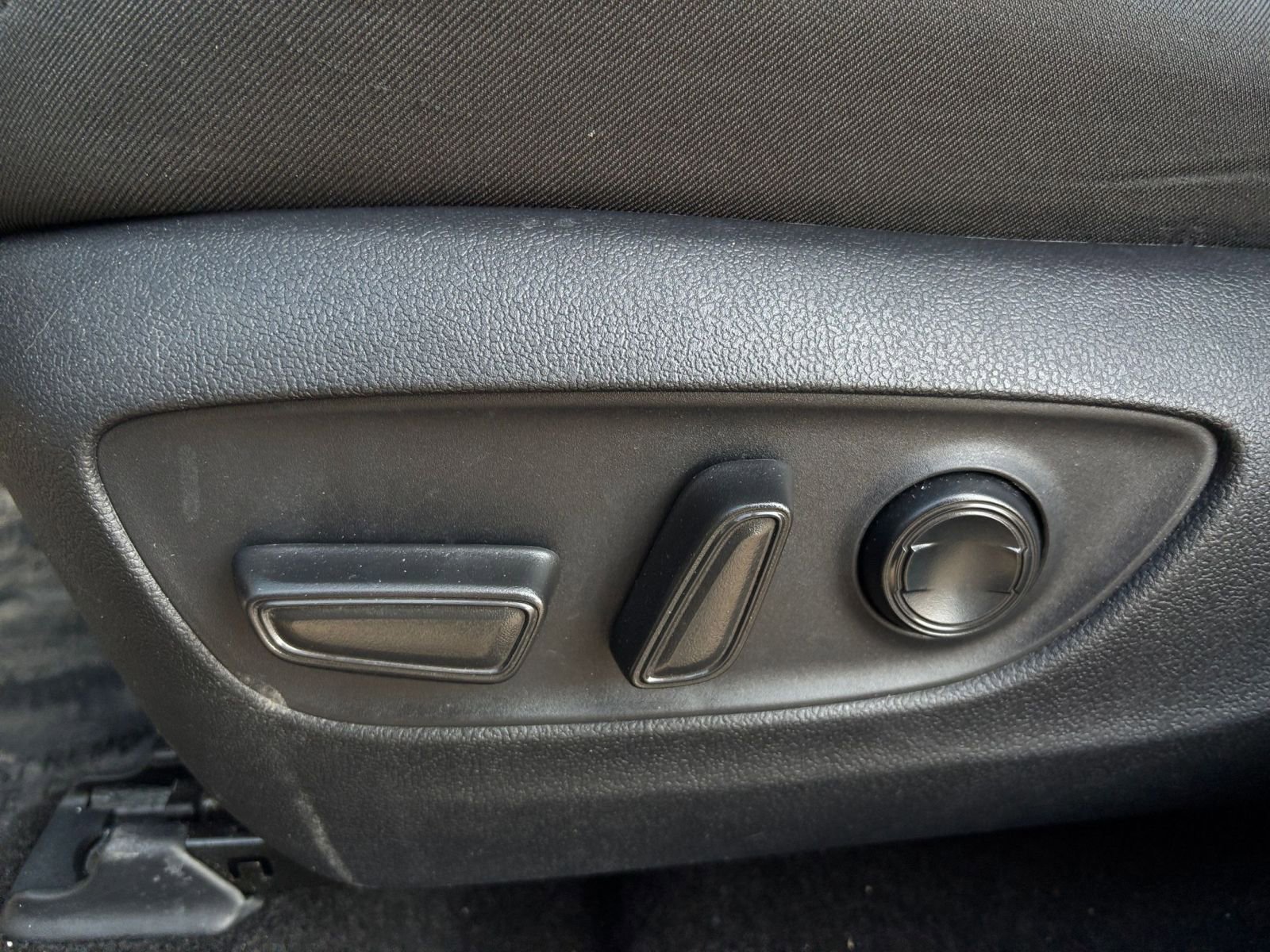 Thumbnail: 2025 Toyota RAV4 - 23