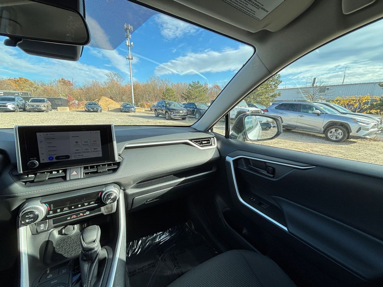 Thumbnail: 2025 Toyota RAV4 - 34