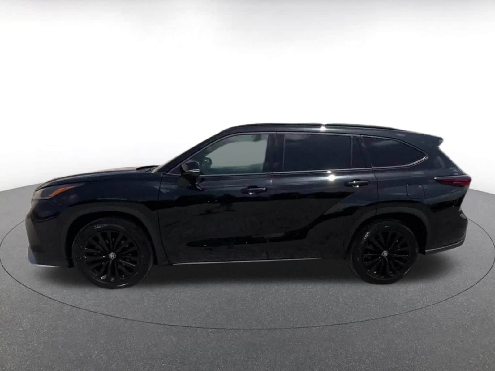 Thumbnail: 2025 Toyota Highlander - 9