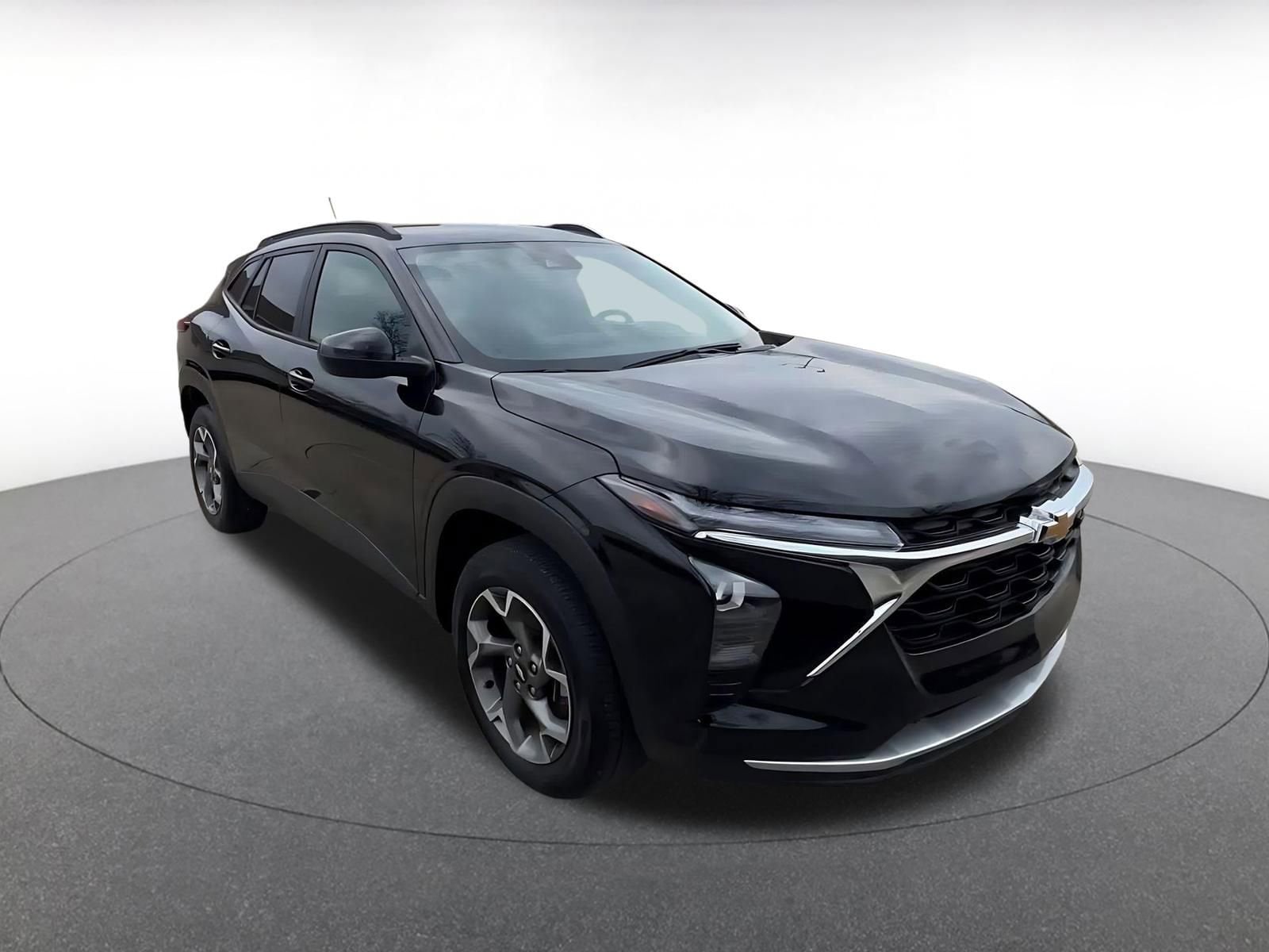 Thumbnail: 2025 Chevrolet Trax - 3