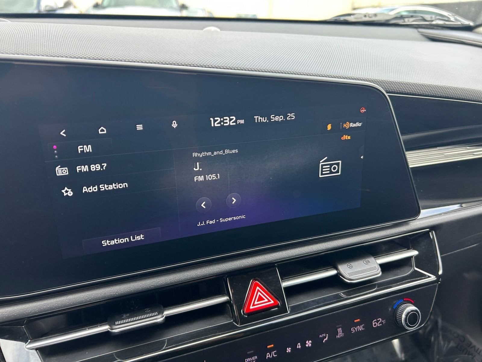 Thumbnail: 2023 Kia Niro - 25