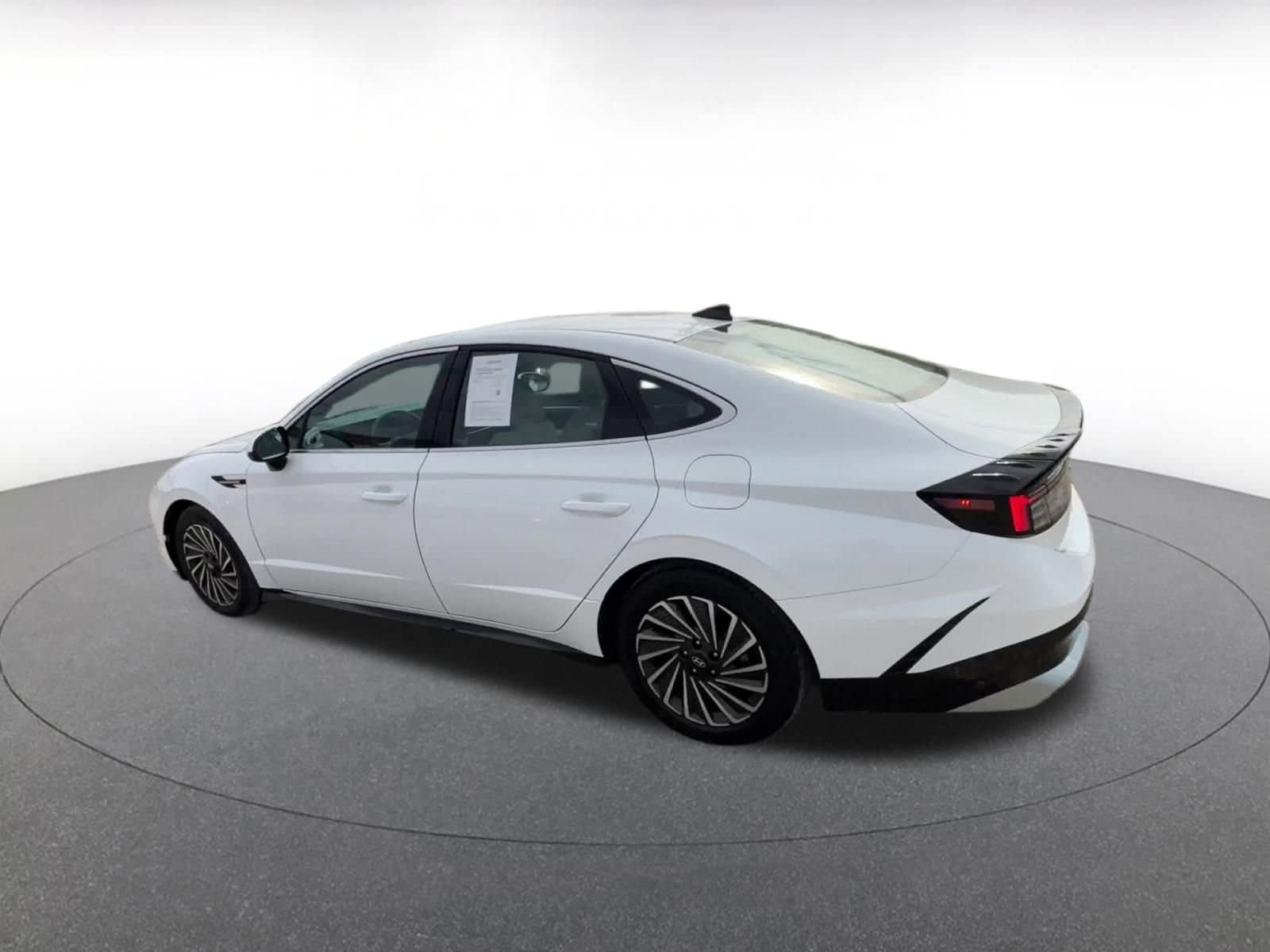 Thumbnail: 2024 Hyundai Sonata - 10