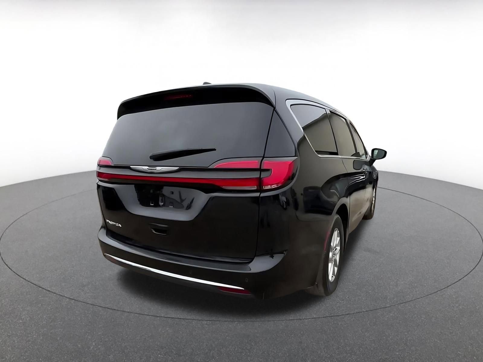 Thumbnail: 2025 Chrysler Pacifica - 14