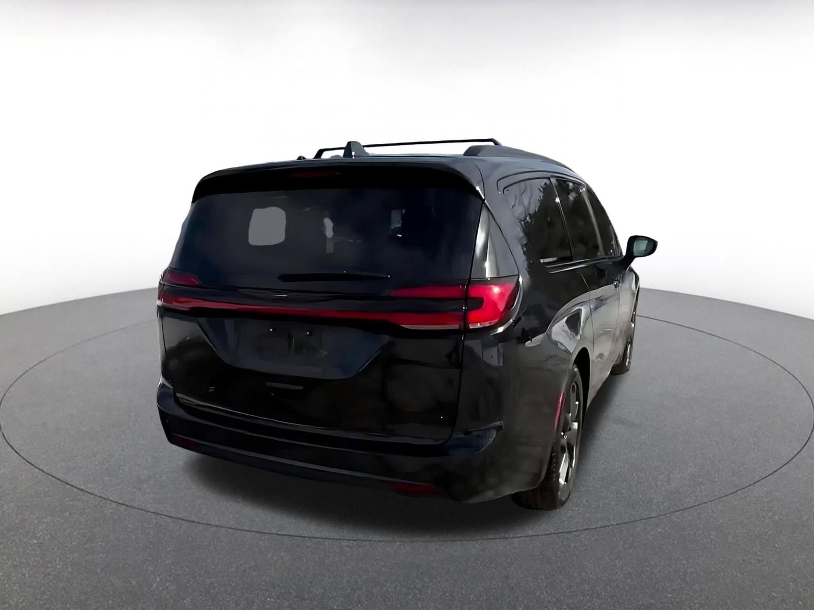 Thumbnail: 2025 Chrysler Pacifica - 15