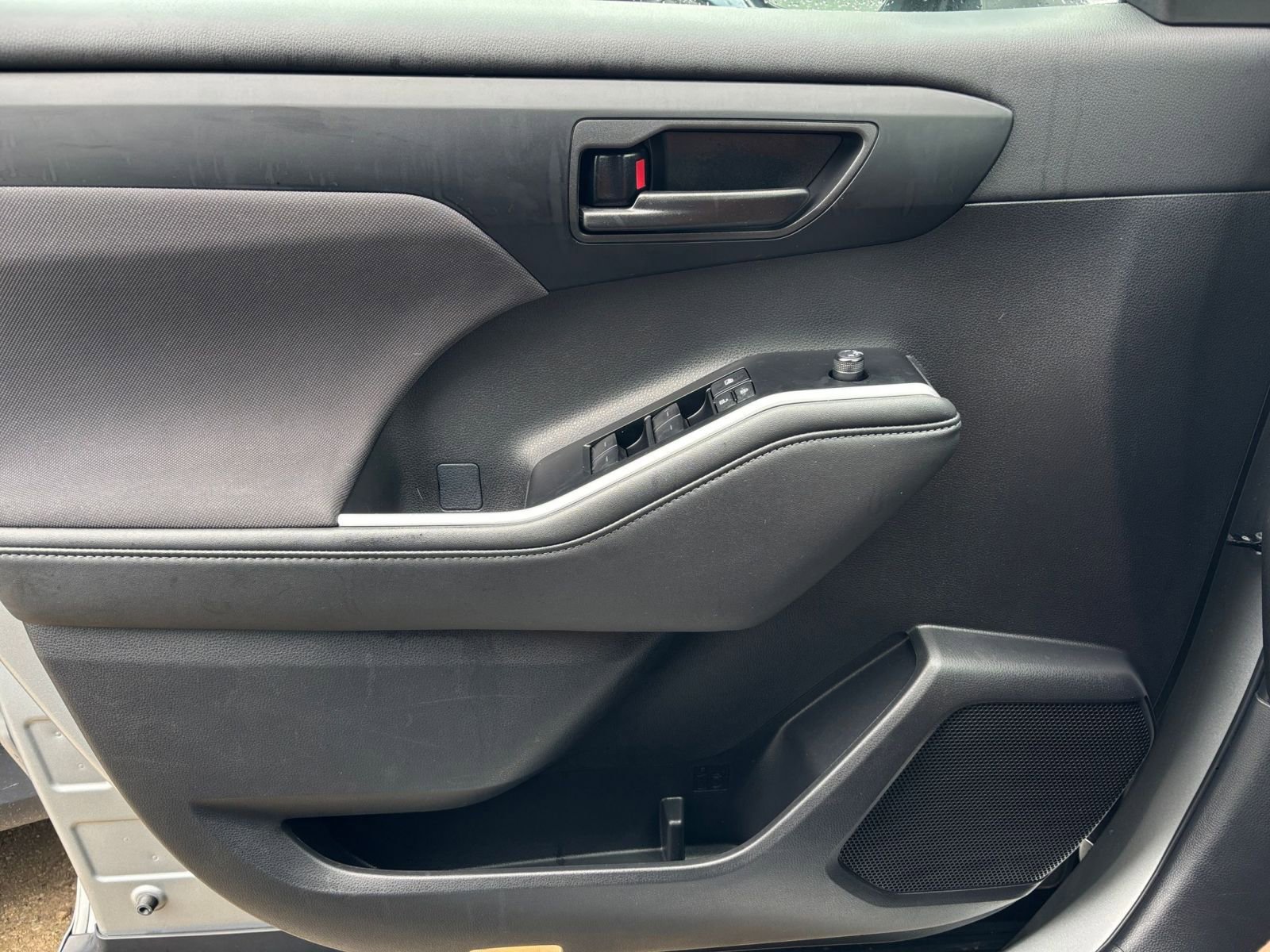 Thumbnail: 2025 Toyota Highlander - 18