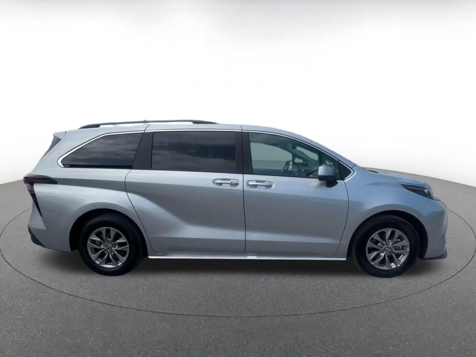 Thumbnail: 2025 Toyota Sienna - 13