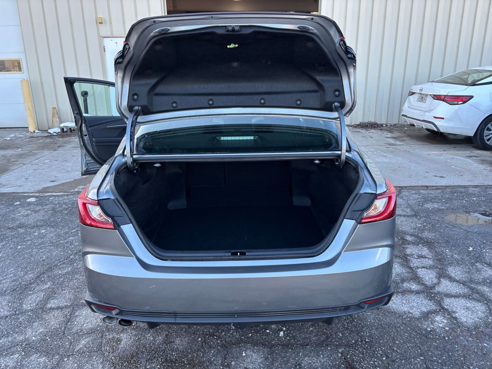 Thumbnail: 2025 Toyota Camry - 31