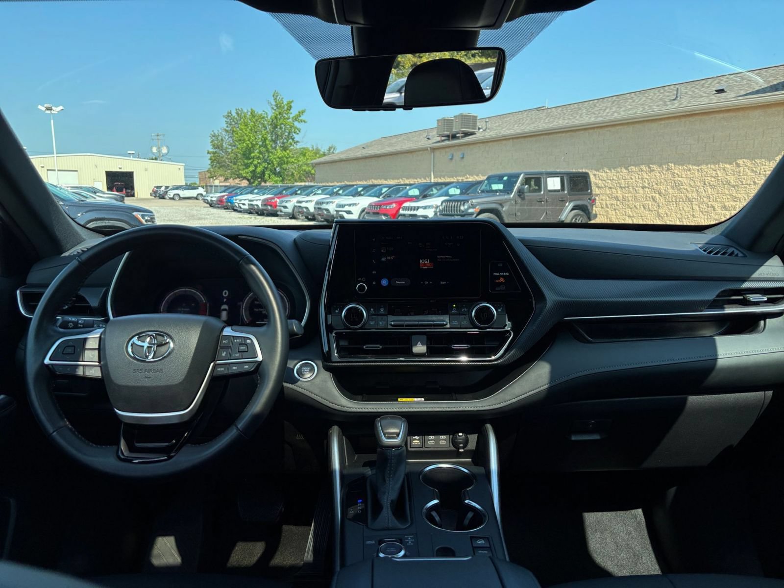 Thumbnail: 2025 Toyota Highlander - 32
