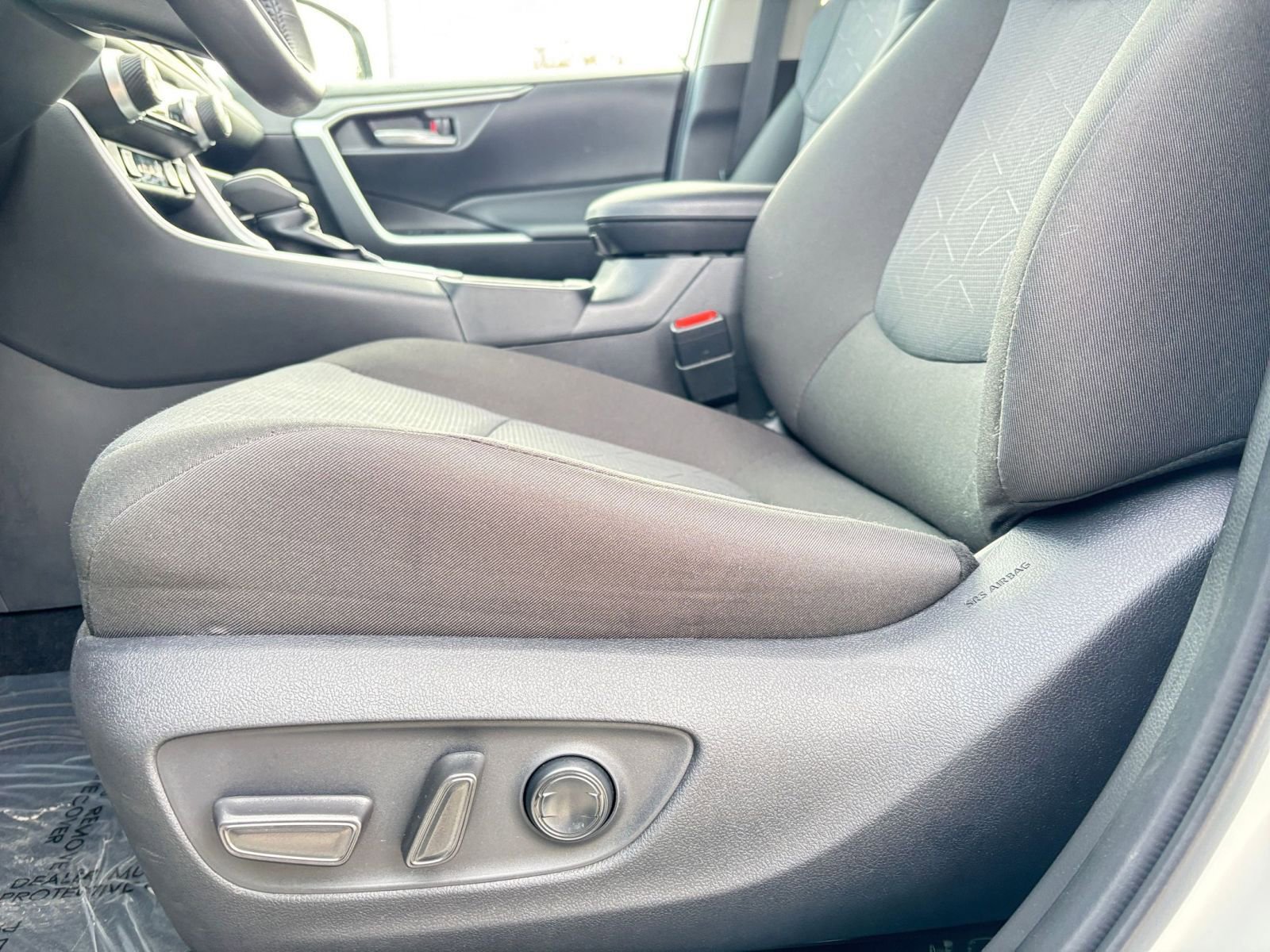 Thumbnail: 2025 Toyota RAV4 - 27