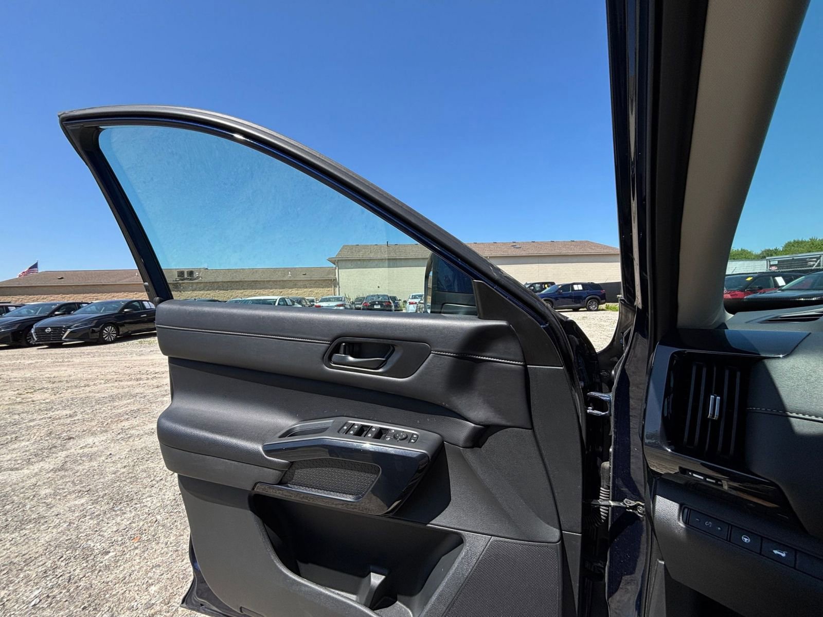 Thumbnail: 2025 Nissan Pathfinder - 18