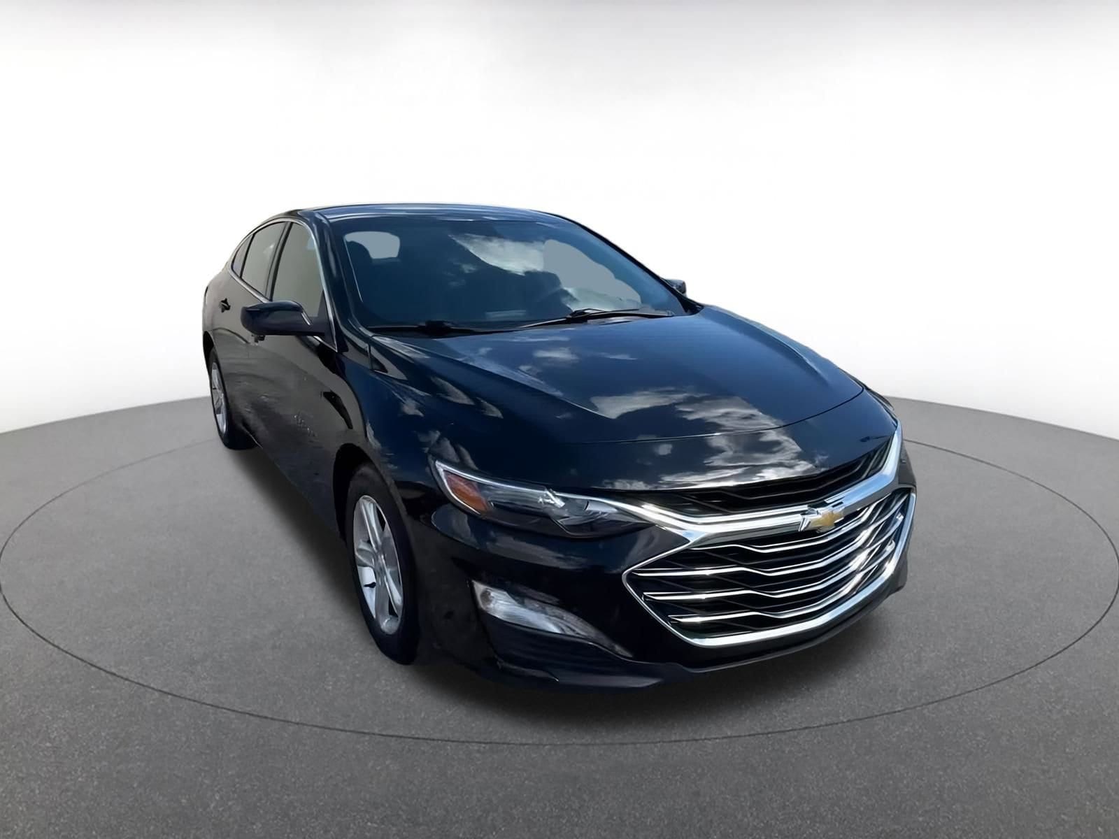 Thumbnail: 2023 Chevrolet Malibu - 3