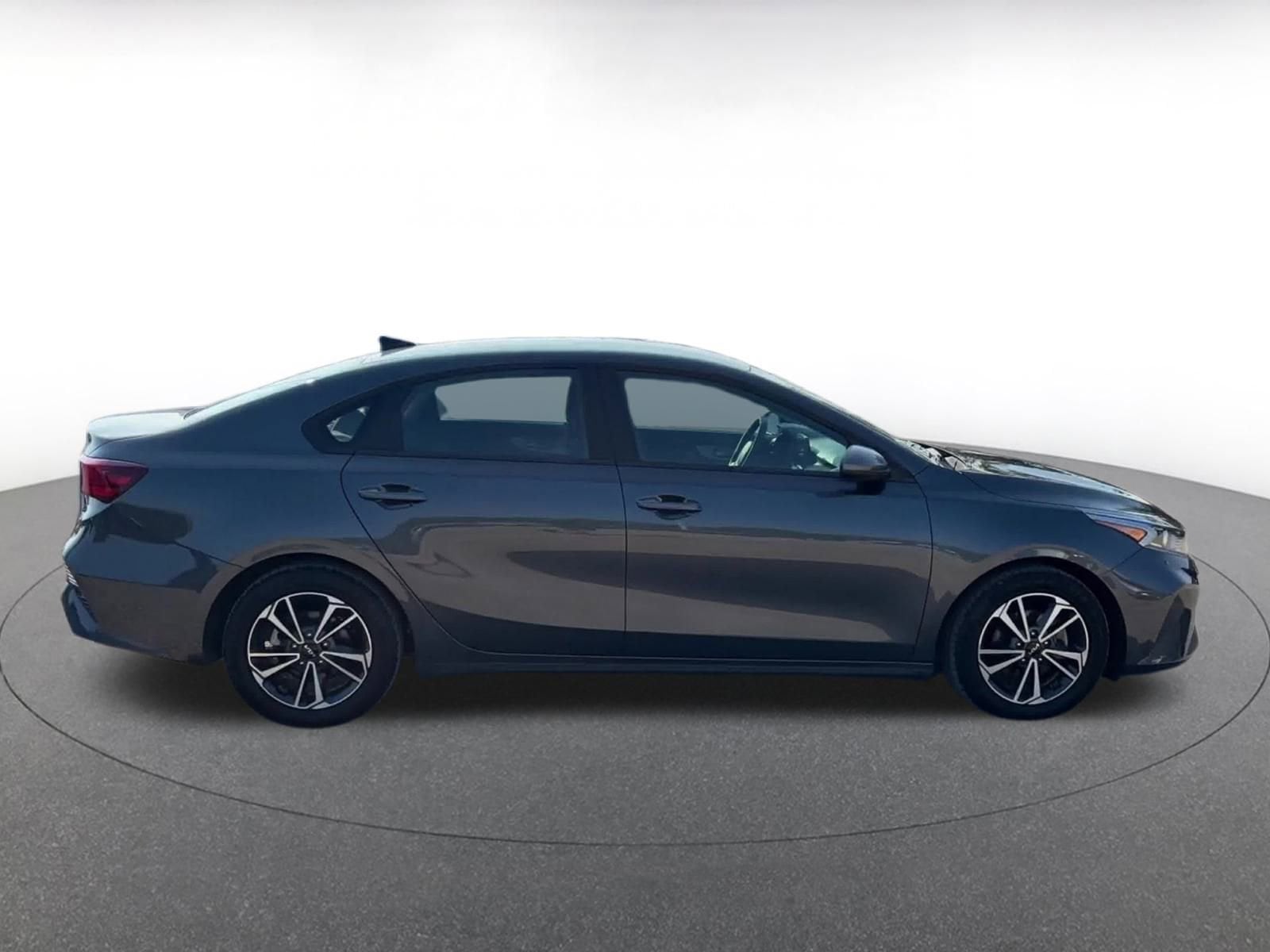 Thumbnail: 2023 Kia Forte - 16