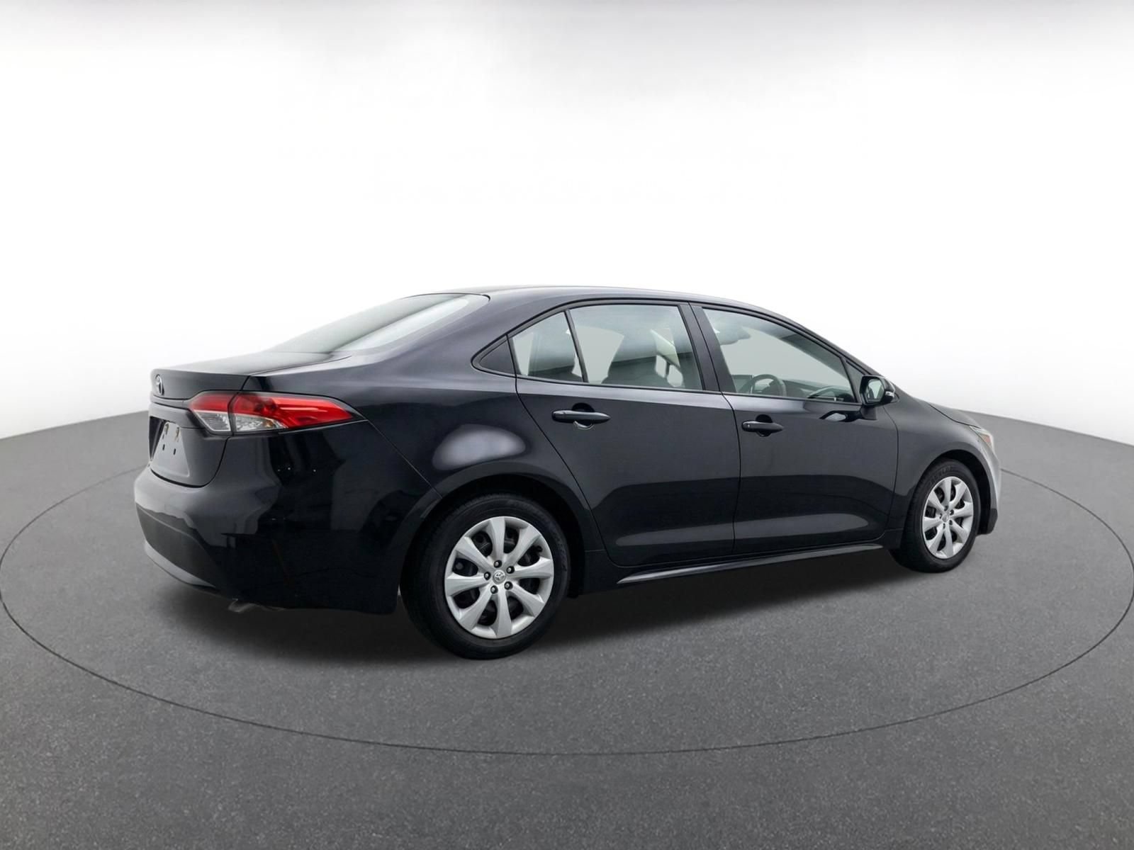 Thumbnail: 2025 Toyota Corolla - 9