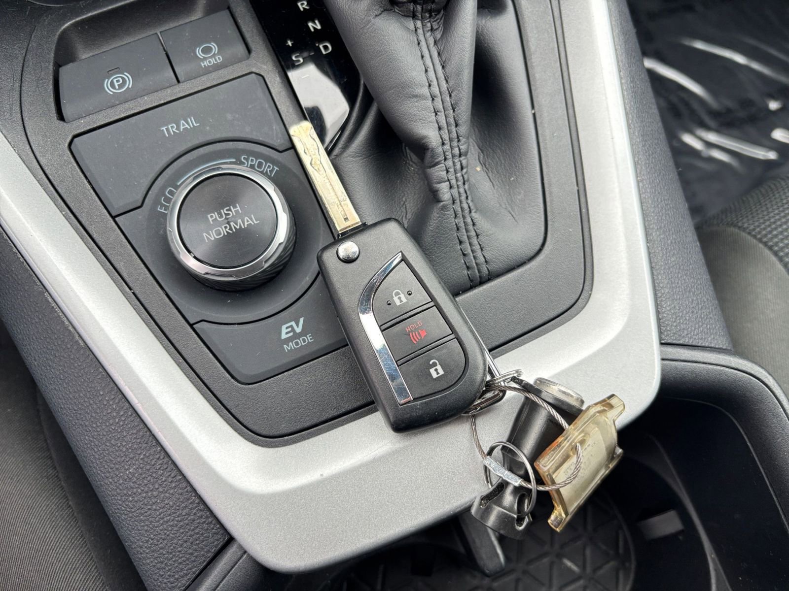 Thumbnail: 2025 Toyota RAV4 - 22