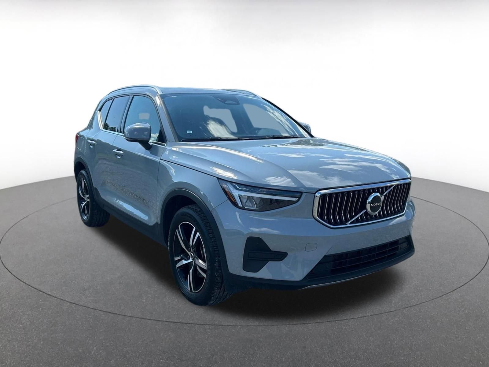 Thumbnail: 2024 Volvo XC40 - 1