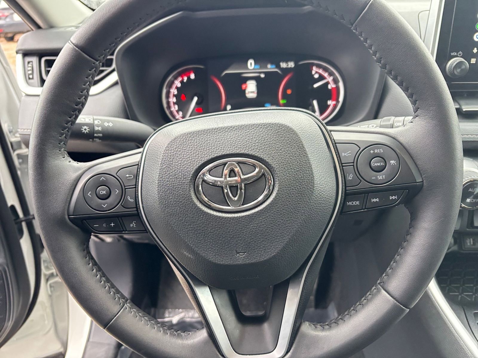 Thumbnail: 2025 Toyota RAV4 - 28