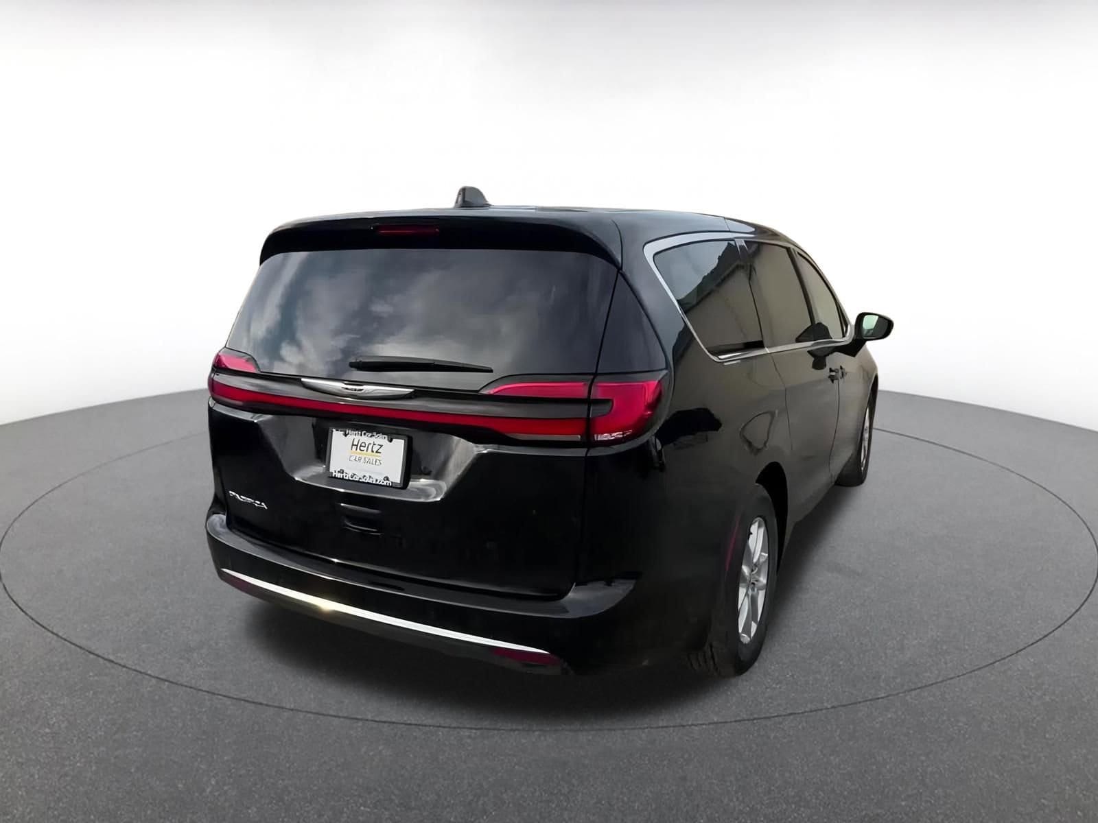 Thumbnail: 2024 Chrysler Pacifica - 14