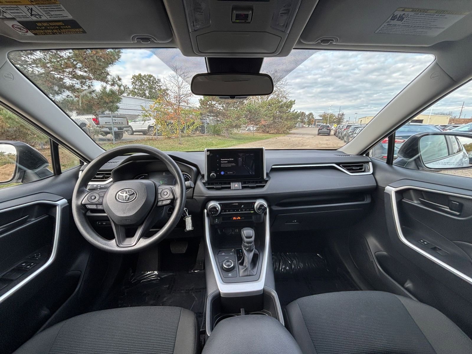 Thumbnail: 2025 Toyota RAV4 - 32