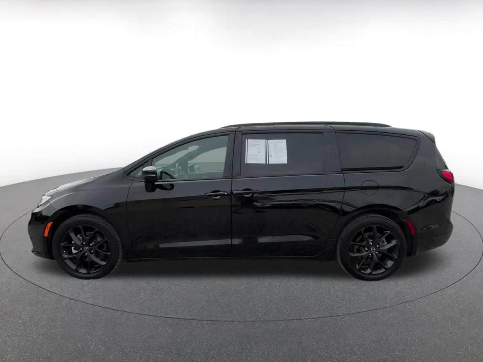 Thumbnail: 2025 Chrysler Pacifica - 9