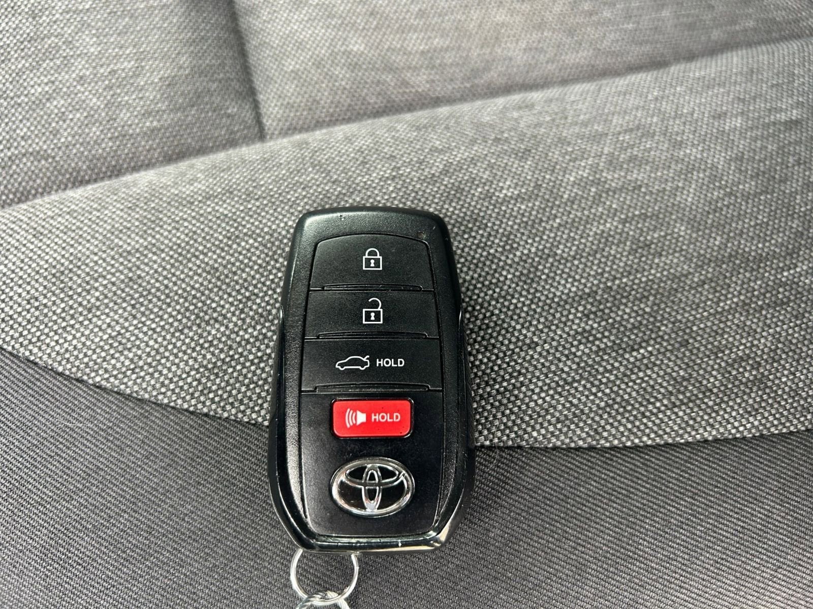 2025 Toyota Camry LE 27
