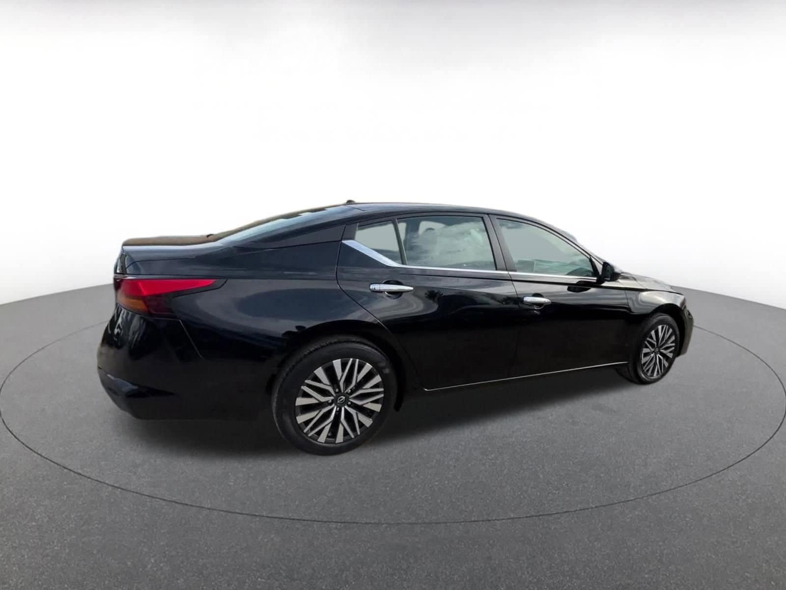 Thumbnail: 2025 Nissan Altima - 14