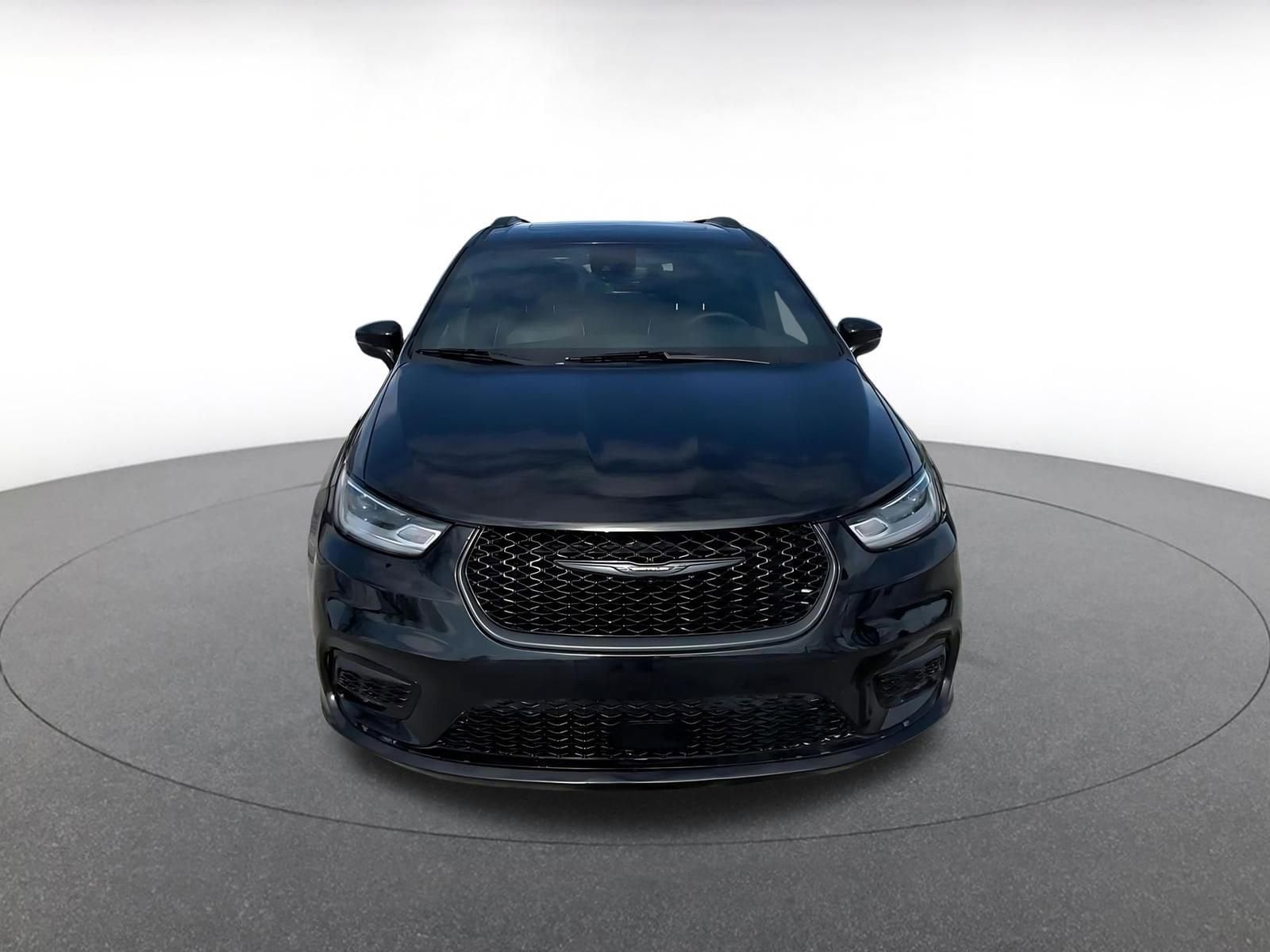 Thumbnail: 2025 Chrysler Pacifica - 4