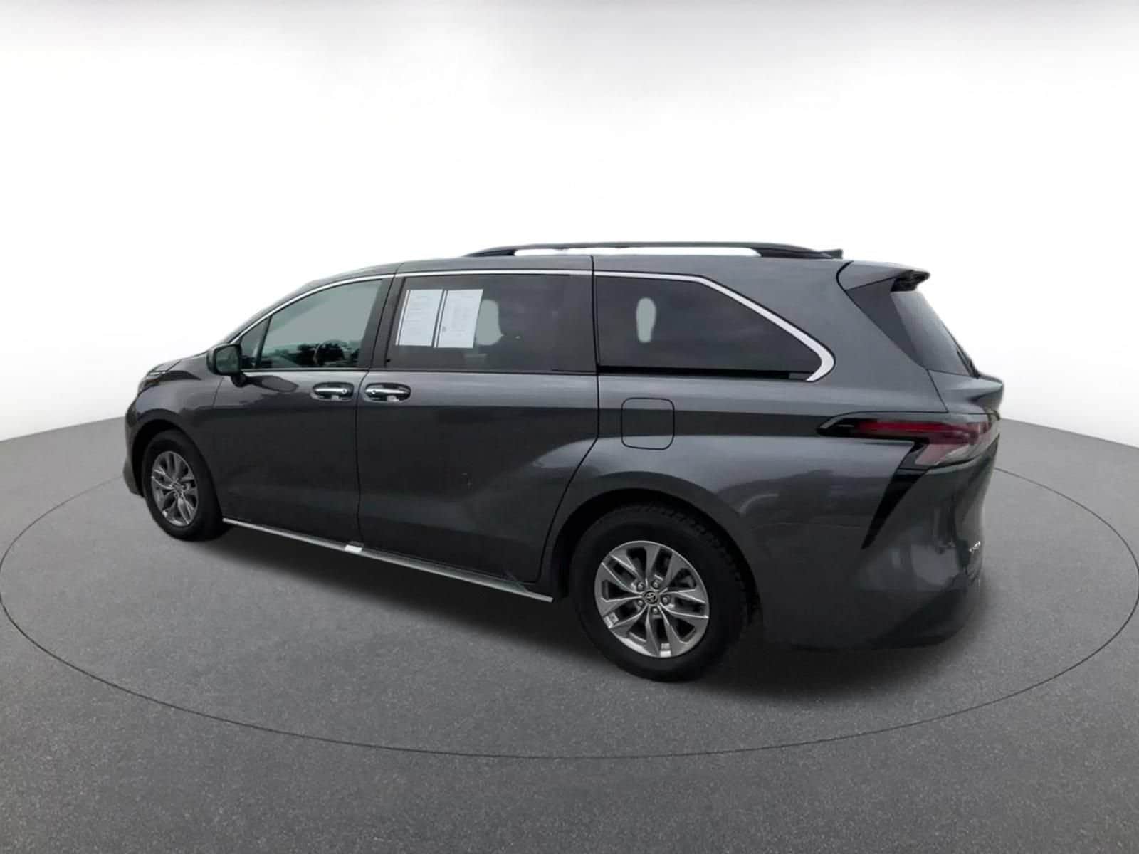 Thumbnail: 2025 Toyota Sienna - 9