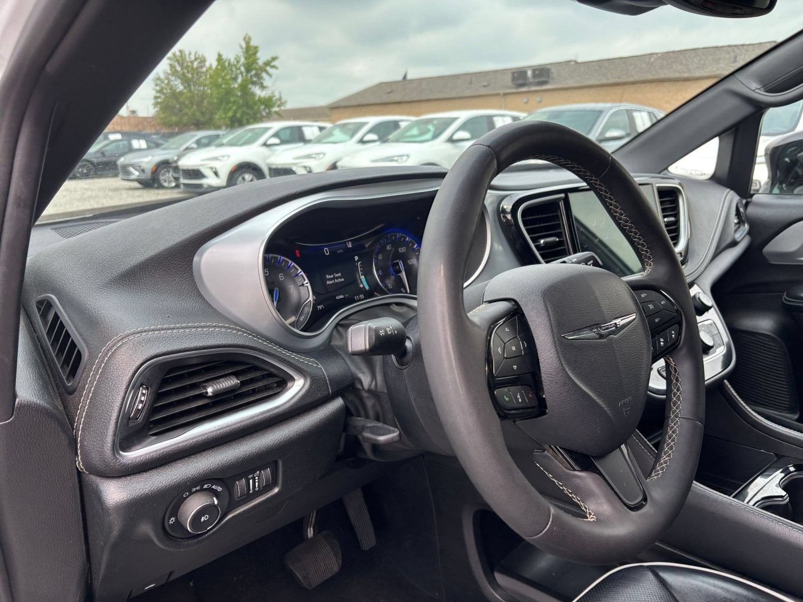 Thumbnail: 2025 Chrysler Pacifica - 34