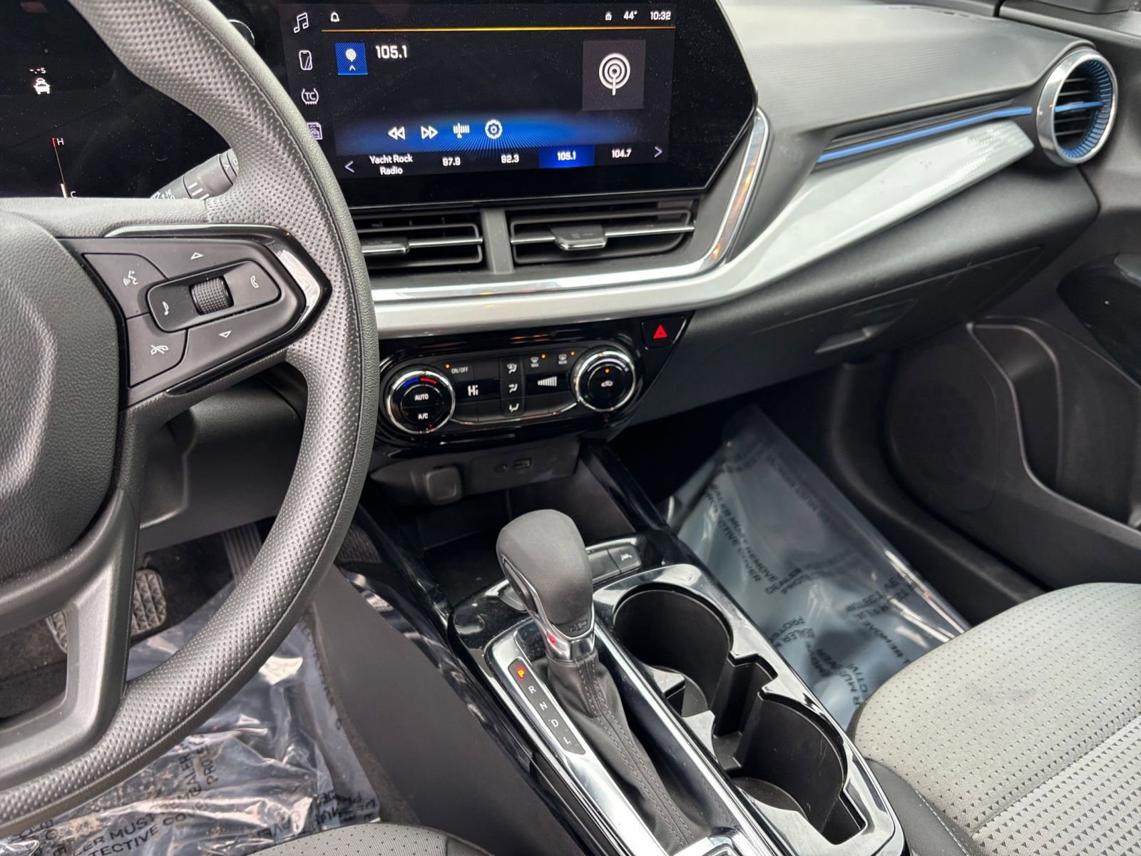 Thumbnail: 2025 Chevrolet Trax - 17