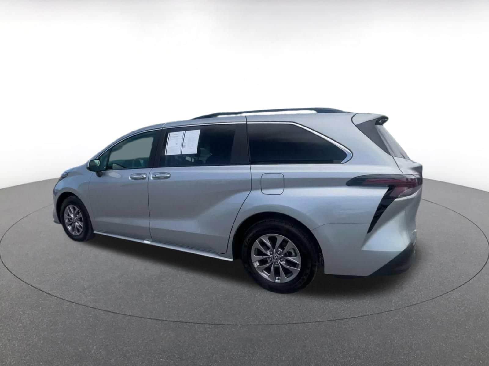 Thumbnail: 2025 Toyota Sienna - 8