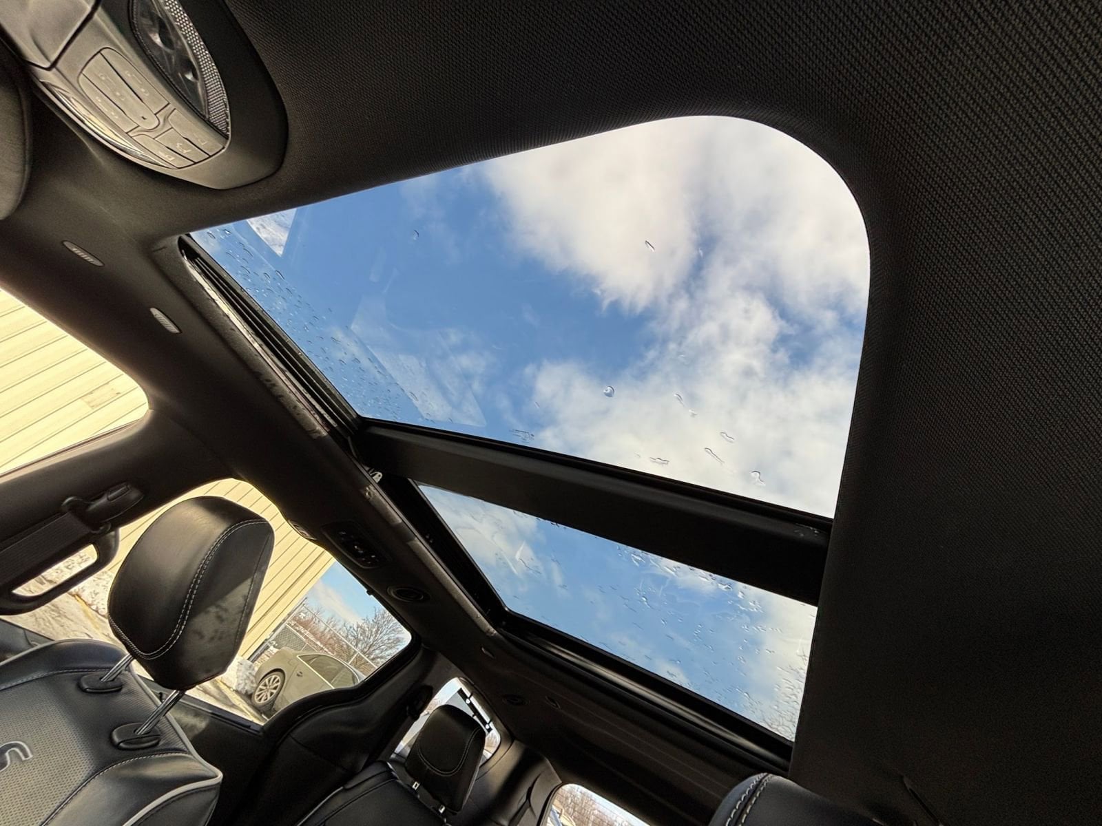 Thumbnail: 2025 Chrysler Pacifica - 32