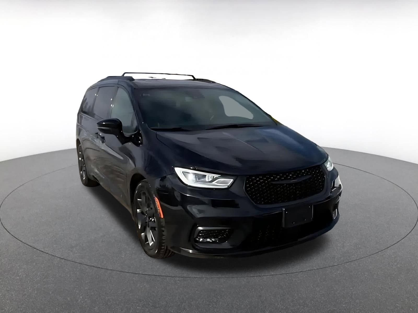 Thumbnail: 2025 Chrysler Pacifica - 3