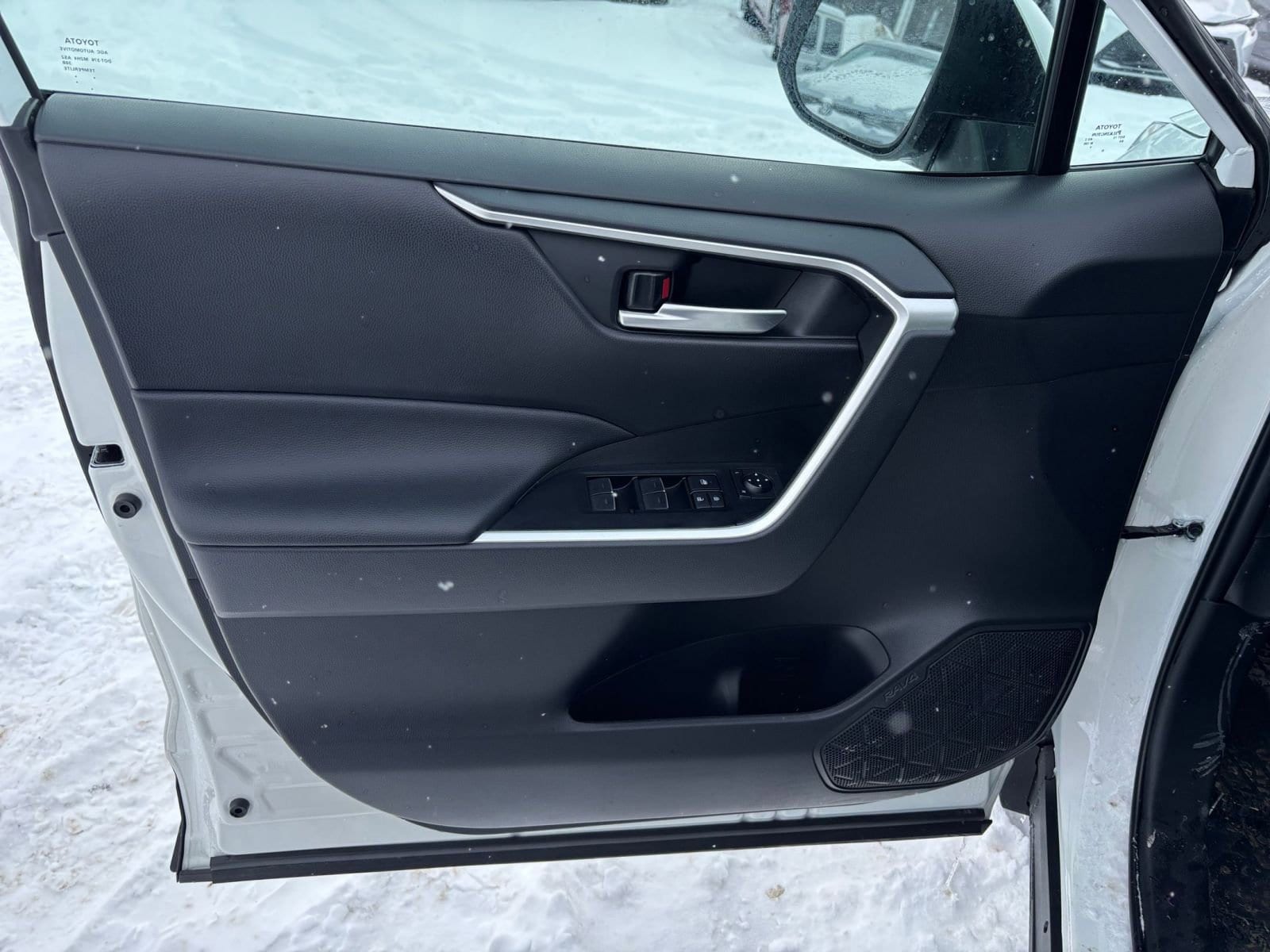 Thumbnail: 2025 Toyota RAV4 - 20