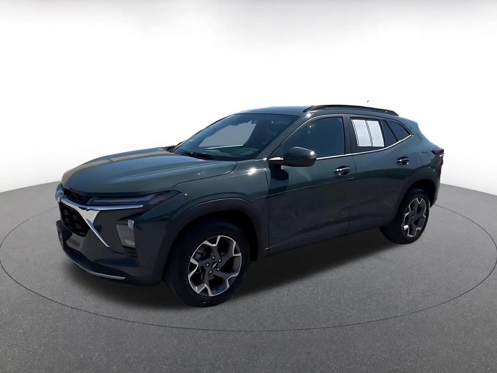 Thumbnail: 2025 Chevrolet Trax - 8