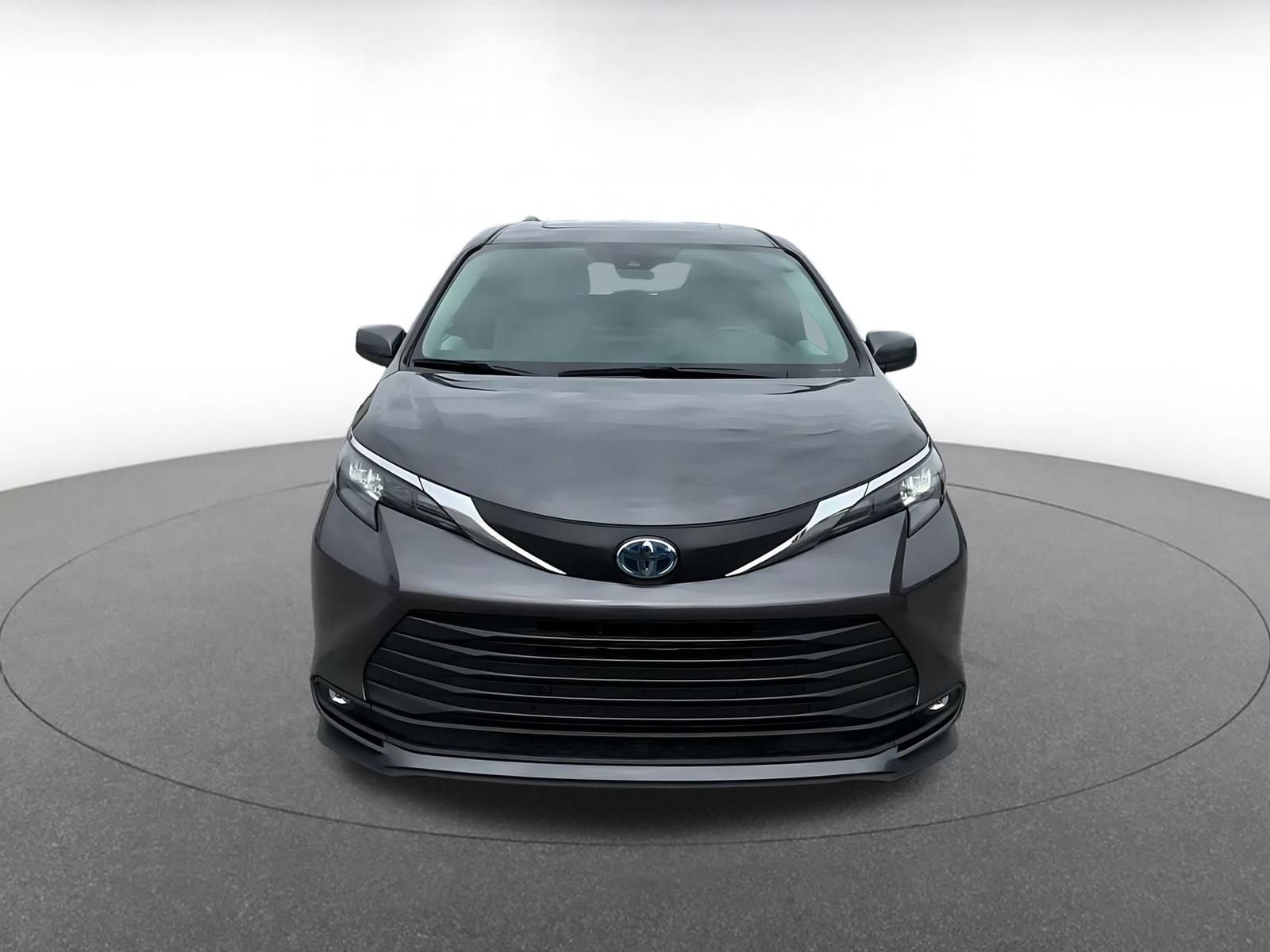 Thumbnail: 2025 Toyota Sienna - 4
