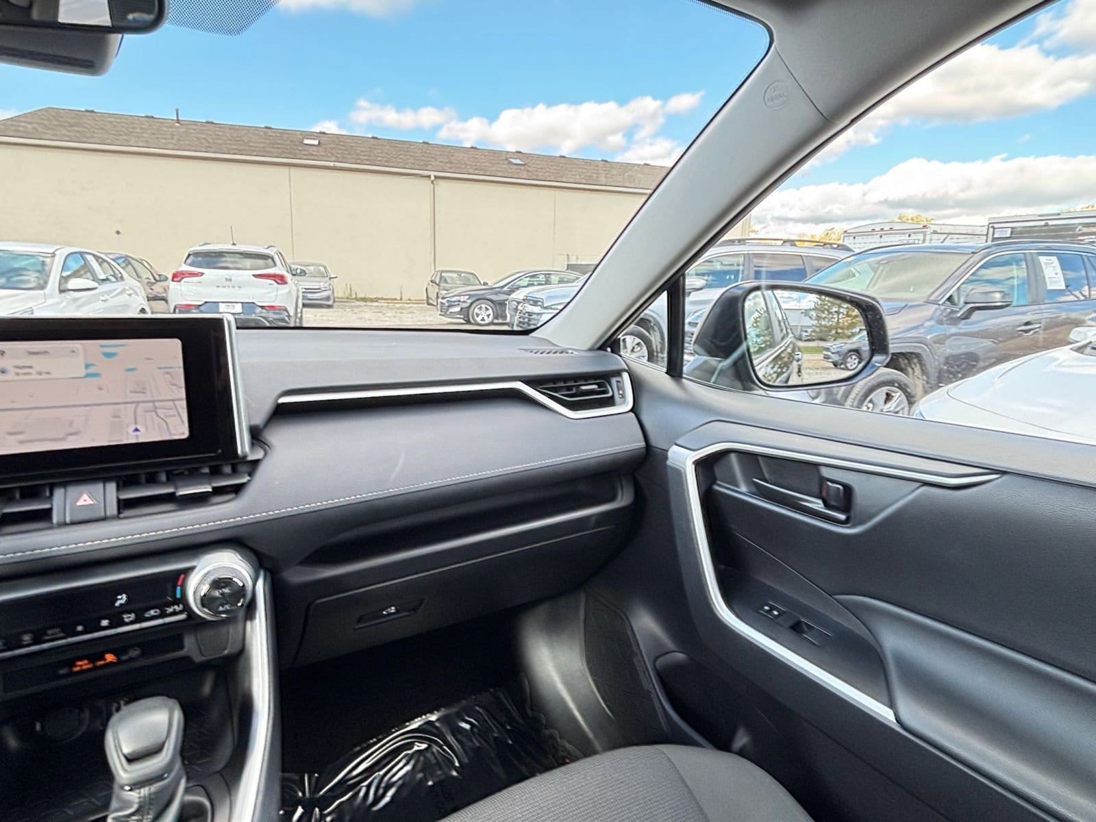 Thumbnail: 2025 Toyota RAV4 - 34