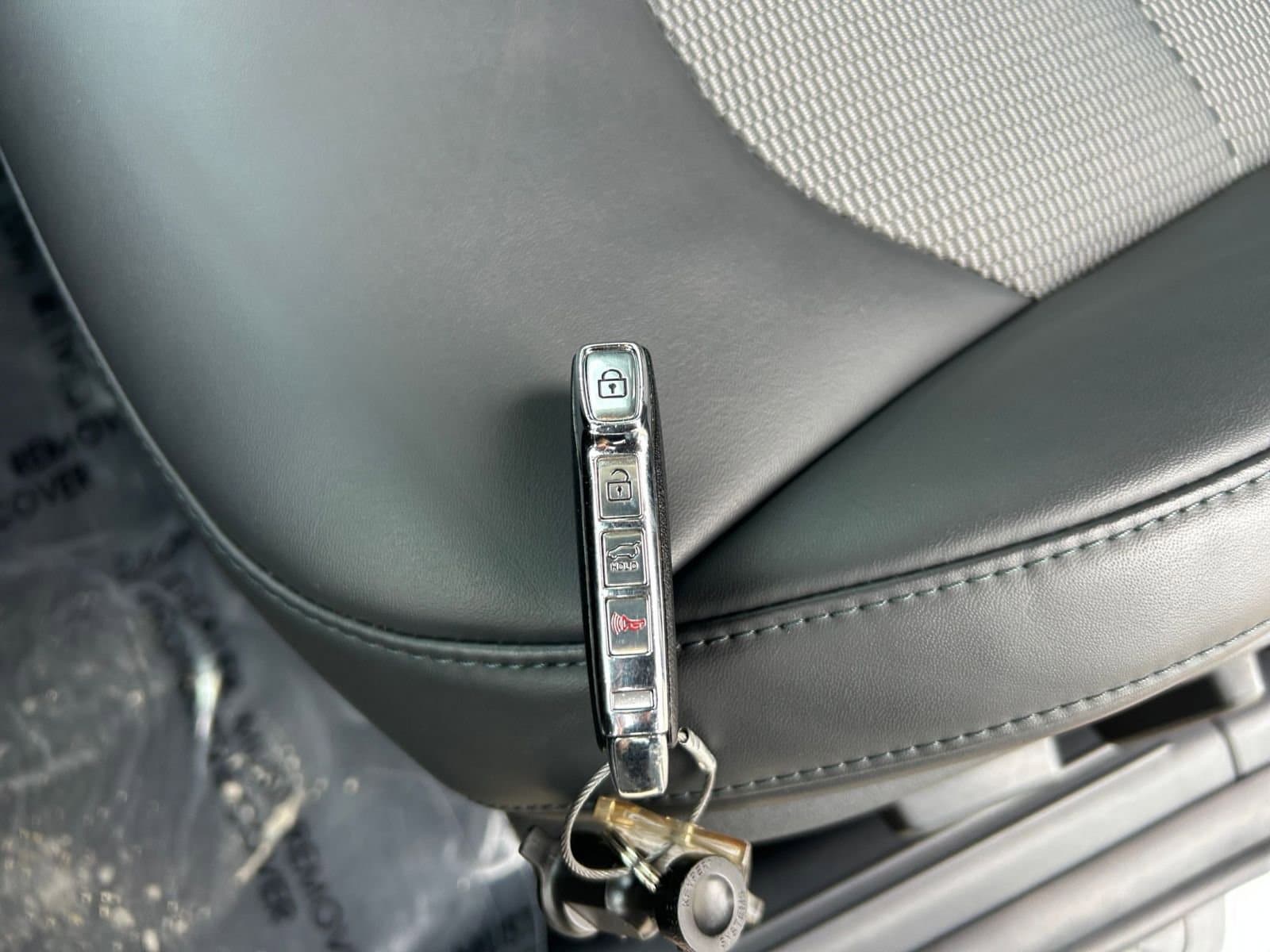 Thumbnail: 2023 Kia Niro - 27