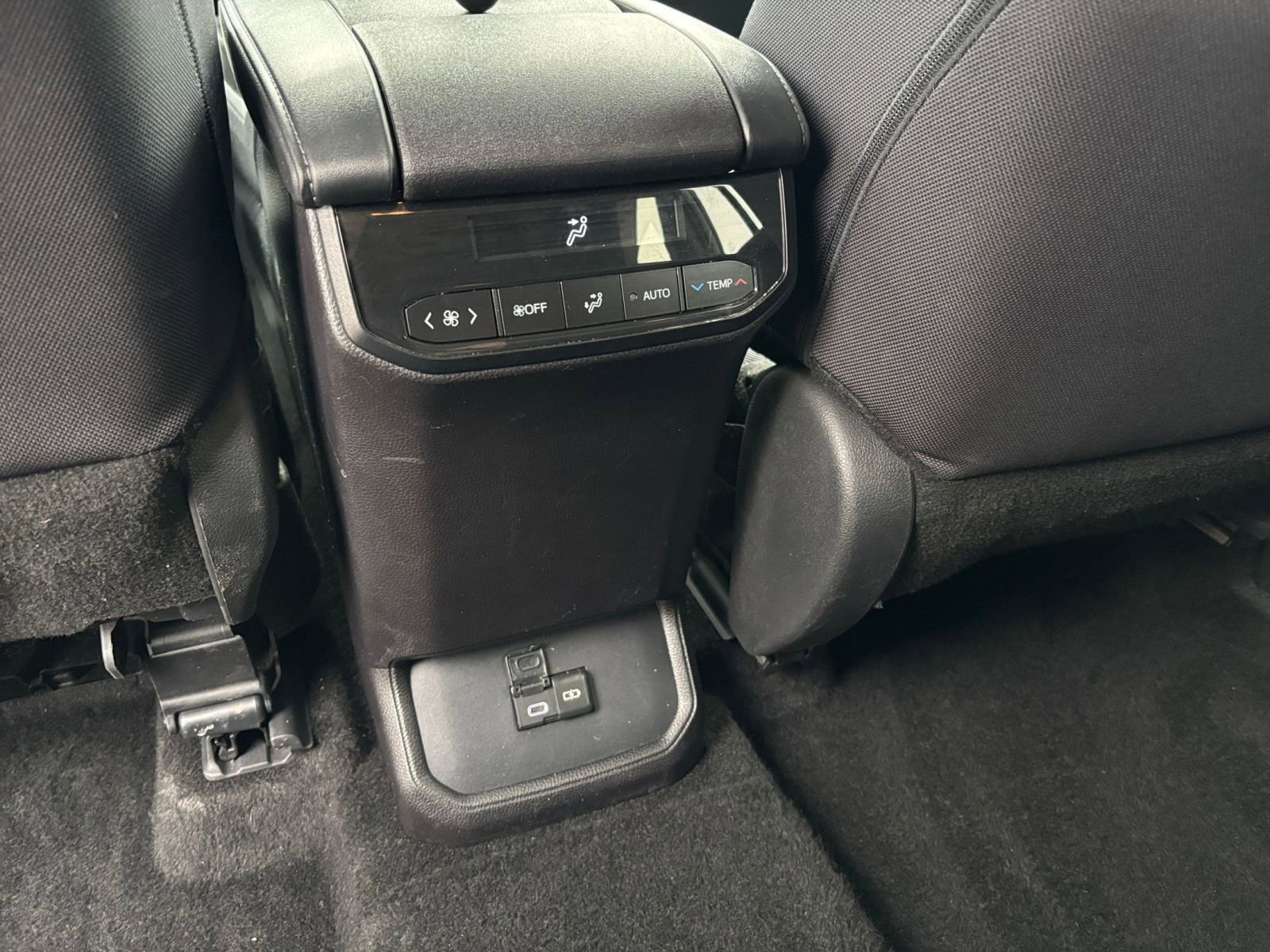 Thumbnail: 2025 Toyota Highlander - 25