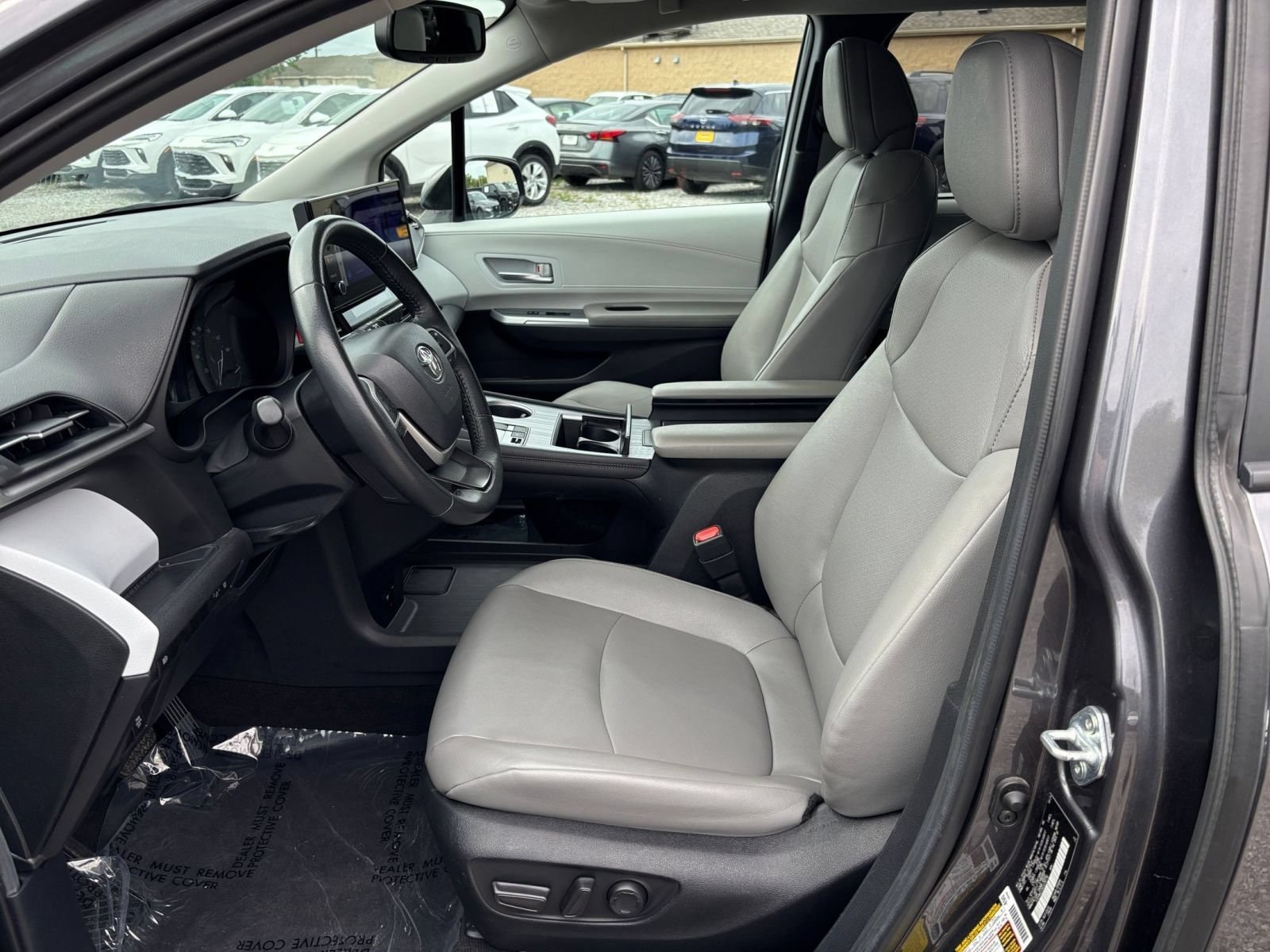 Thumbnail: 2025 Toyota Sienna - 28
