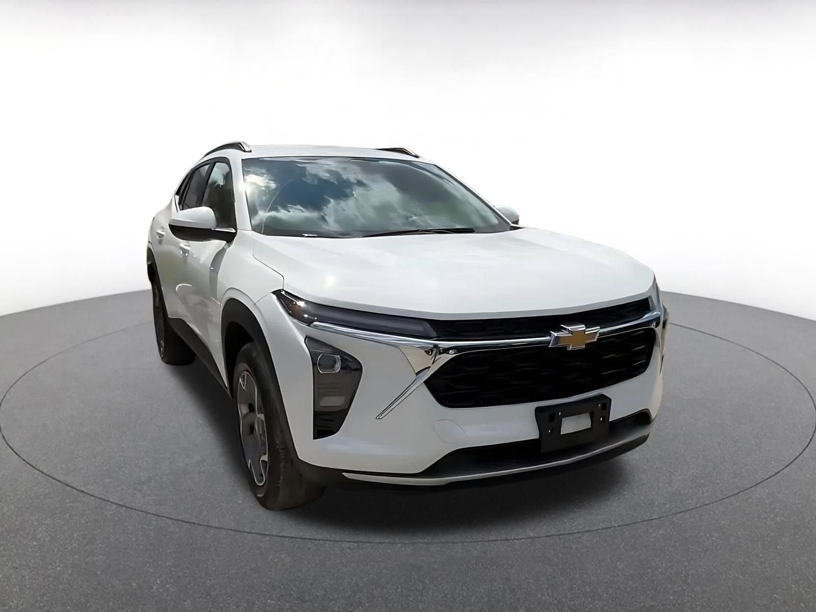 Thumbnail: 2025 Chevrolet Trax - 3