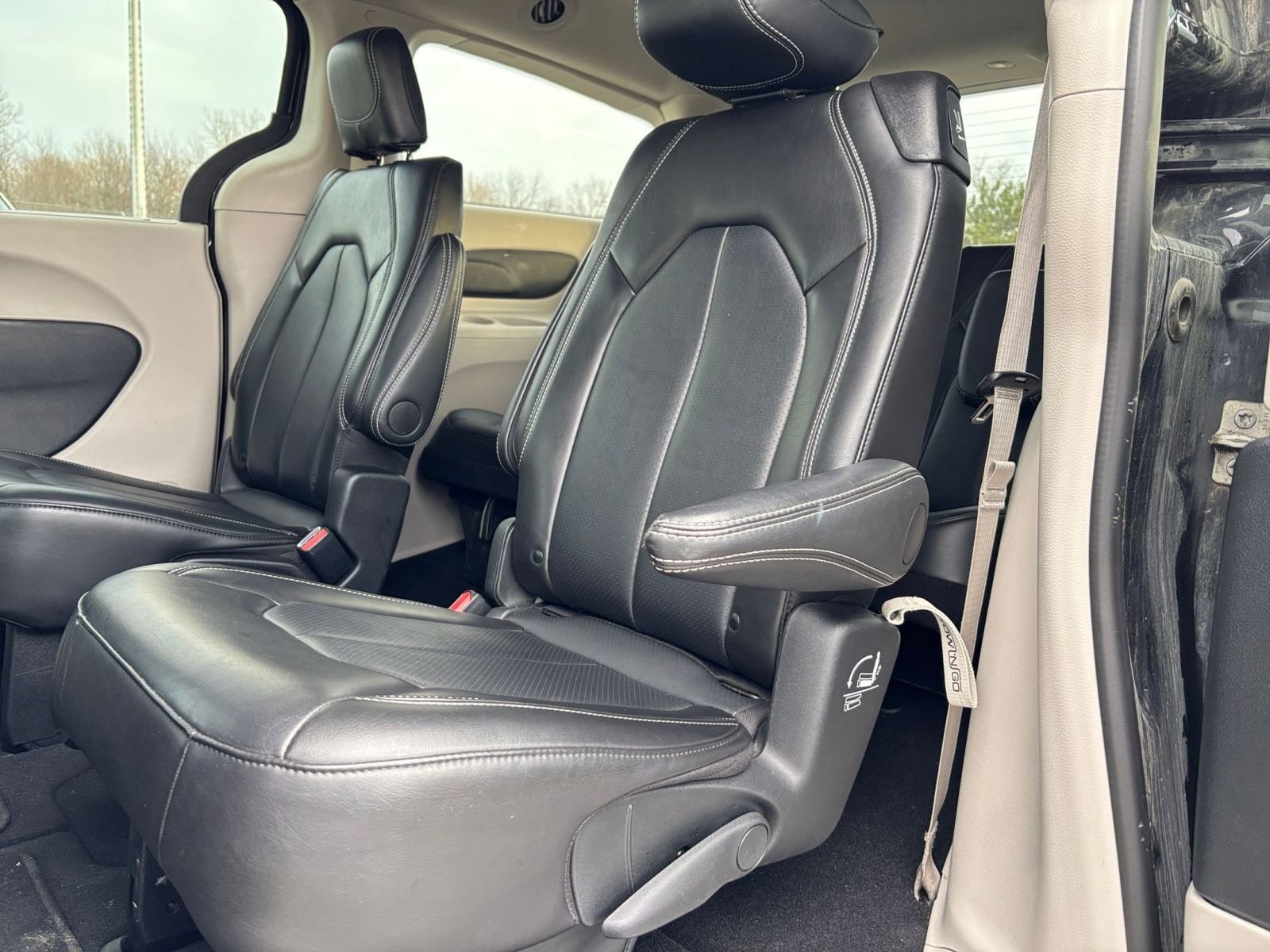 Thumbnail: 2024 Chrysler Pacifica - 25