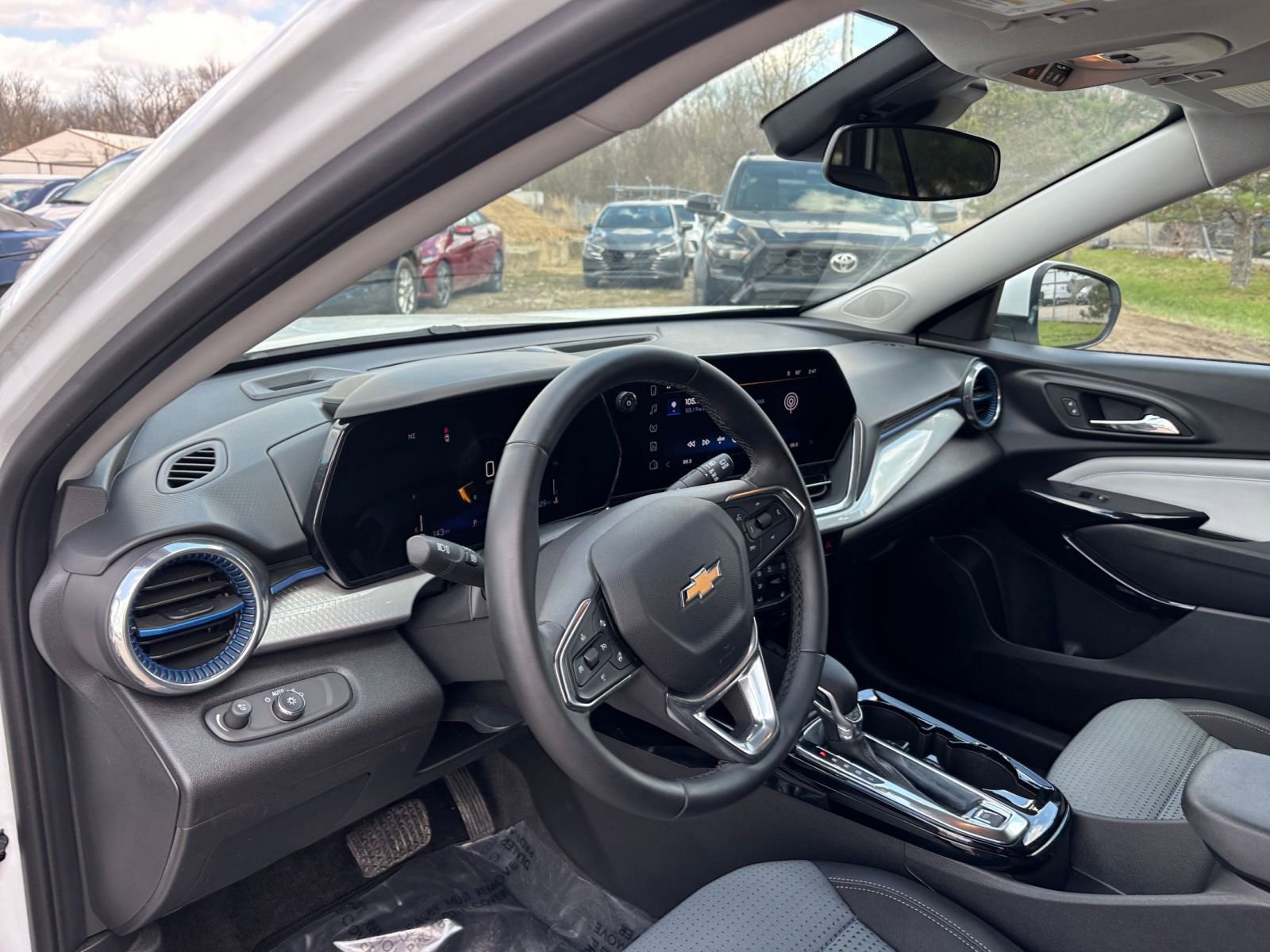 Thumbnail: 2025 Chevrolet Trax - 34