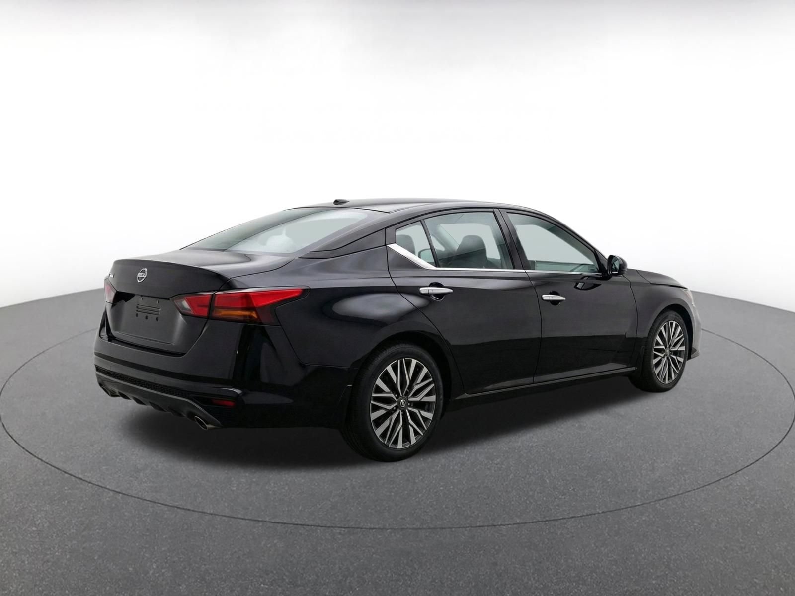 Thumbnail: 2025 Nissan Altima - 10